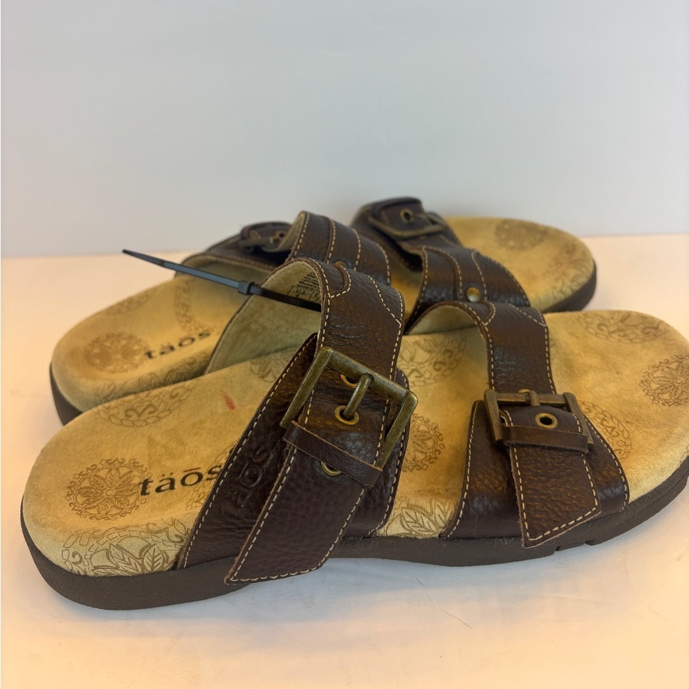 TAOS Sandals EUC Taos Footwear Sandals Size 6